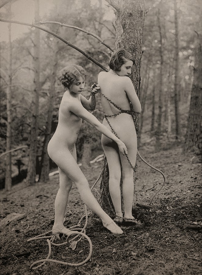 Studio Ostra produced an extensive series of nudes in semi-classical poses ...